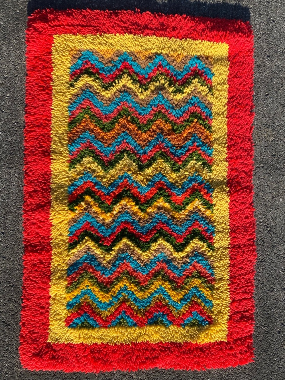 Vintage Accent Rug Small Latch Hook Retro Grandma Chevron Zig Zag